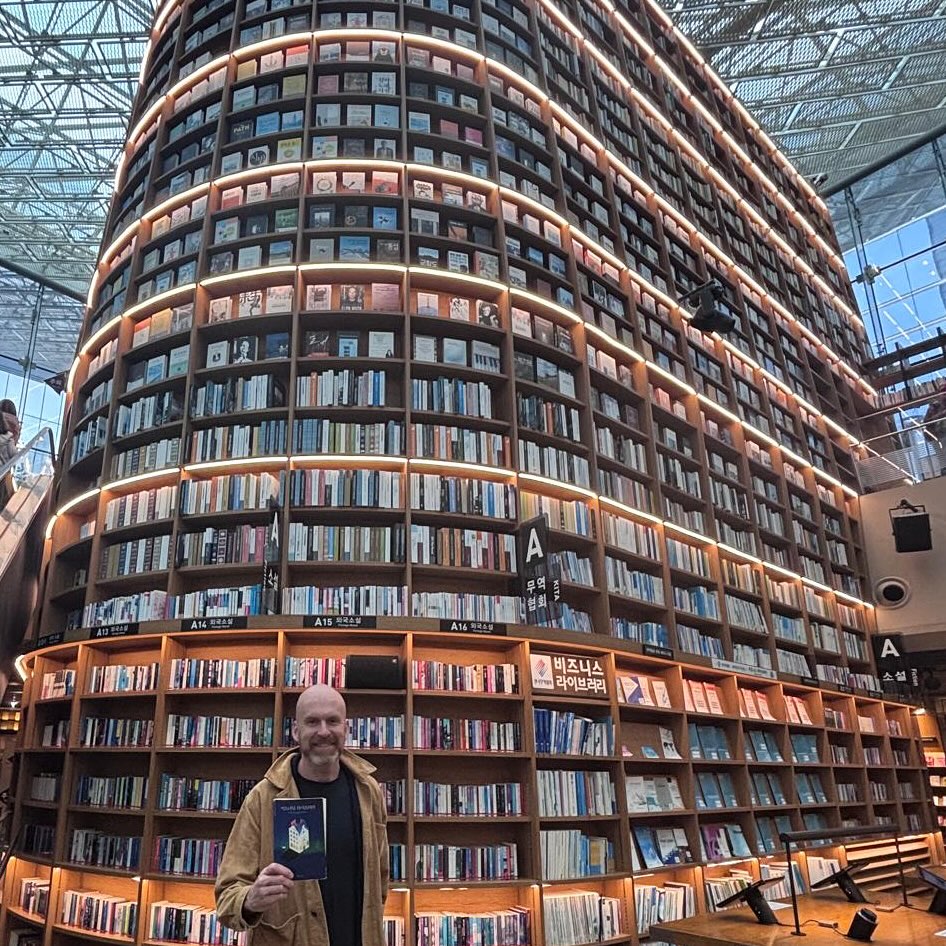 The Midnight Library in the Starfield Library.

Ridiculously The Midnight Library - 미드나잇 라이브러리 - now has over half a million readers in South Korea.