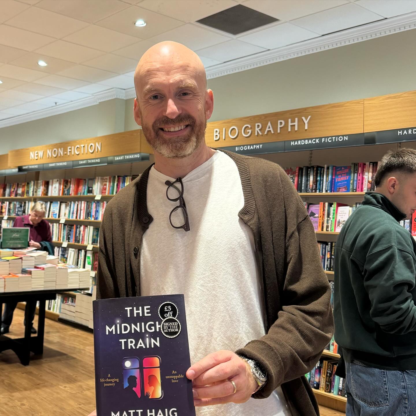 Finished a pleasant trip to Edinburgh with a good old fashioned signing stop at Waterstones. Also had breakfast next to Bon Jovi.